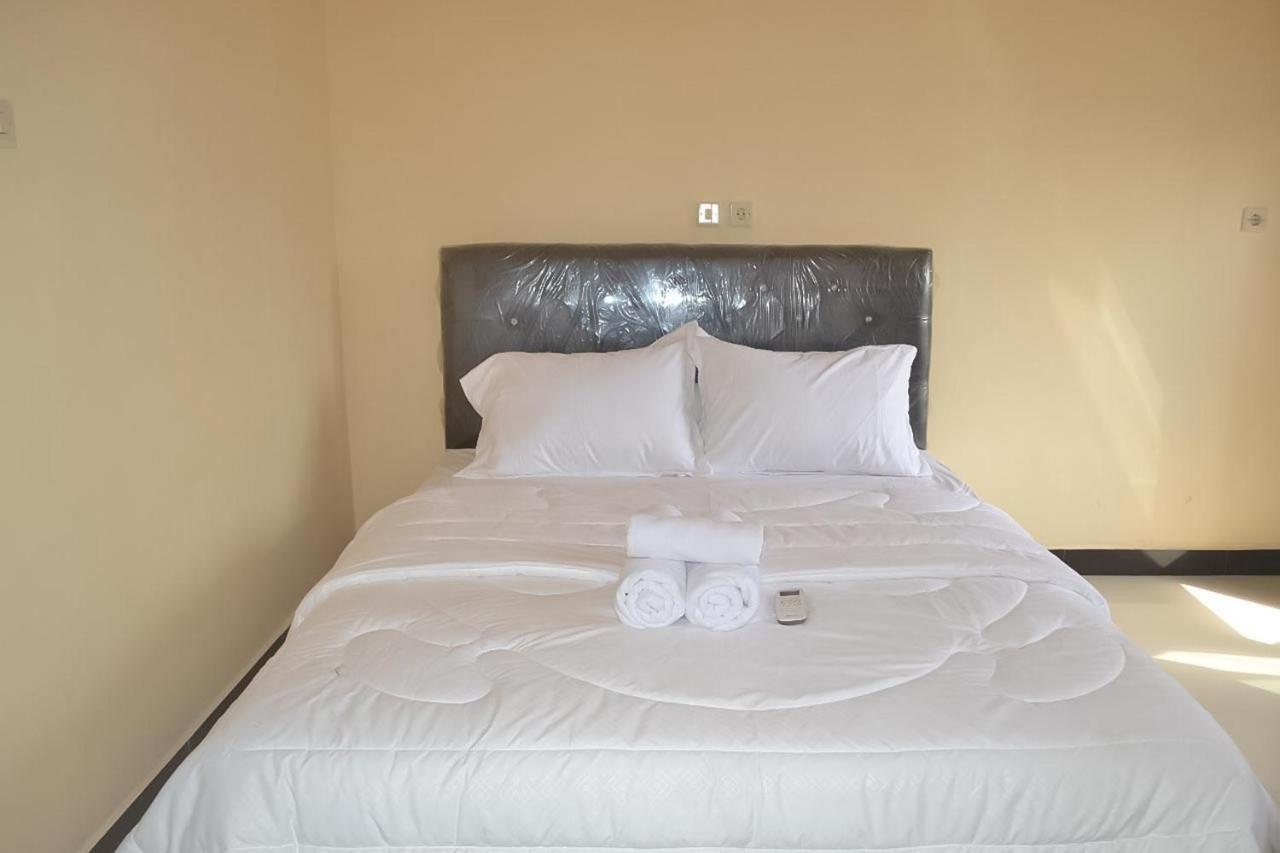 Artayya Puri Homestay Near Terminal Purabaya Madiun Mitra Reddoorz Exterior photo